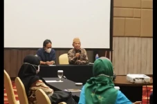 Kemenag Tinjau Ulang...