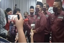 Garis Nilai Ganjar Pranowo...