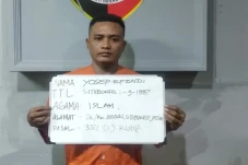 Pengunjung Kafe di Denpasar...