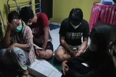 Edan! Istri dan Pacar...