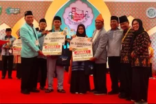 Andi Sudirman Beri Selamat...
