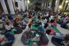 Ramadhan, Masyarakat...