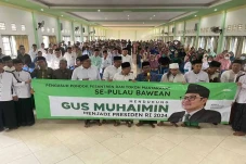 Pengasuh Pesantren dan...