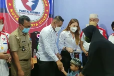 Bantu Masyarakat, Lurah...