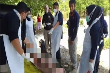 Polisi Bongkar Makam...