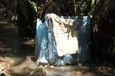 Tak Ada Toilet di Sekolah,...