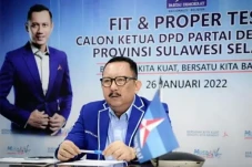 Legislator Demokrat...
