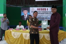 Di Hadapan Anggota DPRD,...