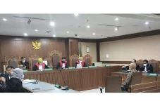 Mantan Pejabat Adhi...