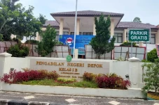 PN Depok Sidangkan Kasus...