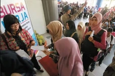 Tuntaskan Penganguran...