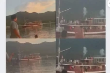 Viral! Wisatawan Bakar...