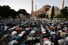 Setelah 88 Tahun, Masjid...