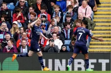 Hasil Burnley vs Manchester...