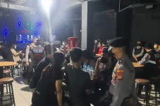 Langgar Jam Operasional,...