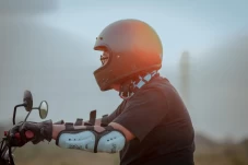 Helm Full Face vs Half...