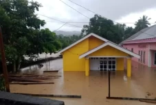Banjir Bandang Terjang...
