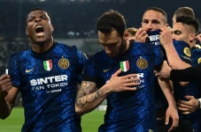 Hasil Liga Italia 2021/2022,...