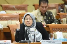 PKS: Keluarga Paling...