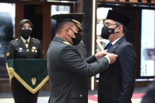 KSAD Anugerahkan Tanda...