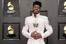 5 Busana Terbaik Grammy...