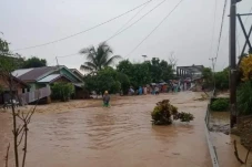 Tanggul Sungai Lonsiou...