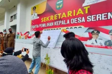 Warga Segel Kantor DPMD...