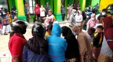 Terobos Antrean Minyak...