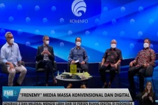 Hadapi Platfom Digital,...