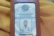 Polisi Periksa Seorang...