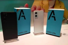 OPPO Rilis Smartphone...