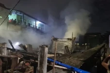 Diduga Gara-gara Petasan,...