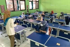 Heboh SD 02 Cikini Wajibkan...