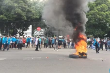 Mahasiswa Tolak Jabatan...