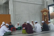 Jelang Buka Puasa, Remaja...