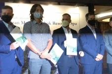 Antusias Investor Tanam...