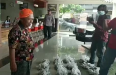 Pengusaha Jembatan Perahu...