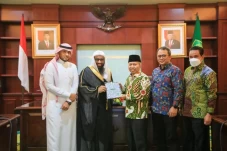 Indonesia Terima Hadiah...