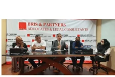 Keluarga Adam Damiri...