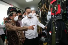 Lewat Jalan Panjang...