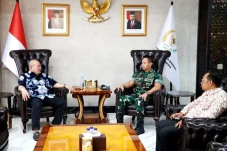 Kunjungi Ketua DPD,...