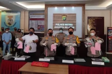 Polisi Cari Pemberi...