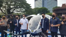 Sukses Terbang di Langit...