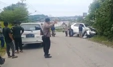 Tabrakan Mobil di Gunung...
