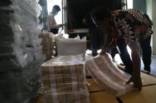 Begini Cara Tukar Uang...