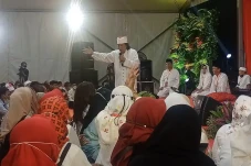 Dianggap Bermusuhan...