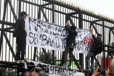 Memanas, Mahasiswa Mulai...