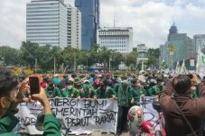 Batal Demo di Depan...