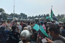 Dihalau Polisi, Giliran...