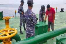 TNI Tangkap Kapal Pembawa...